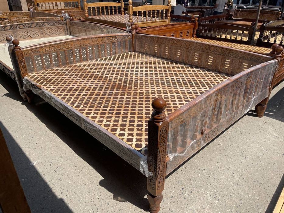 Тапчан, Сури, Крават Рассрочка