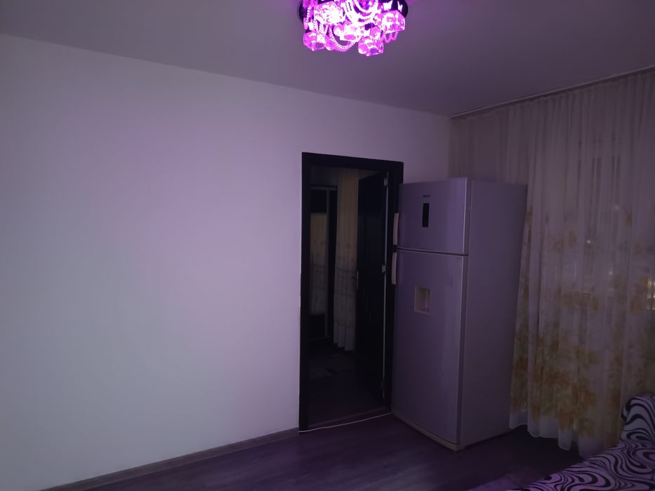 Închiriez apartament cu 3 camere