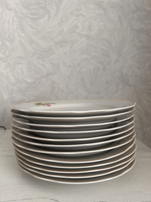 Фарфоровые тарелки 12 штук