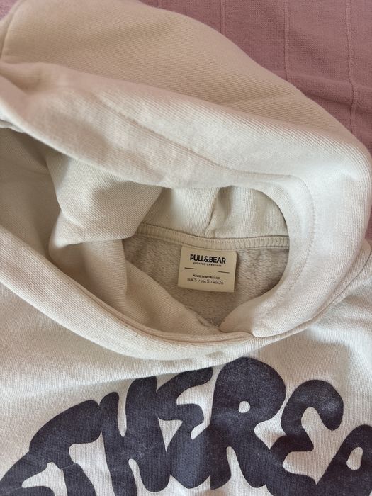 Продавам худи Pull&Bear S размер бежов цвят с мек надпис