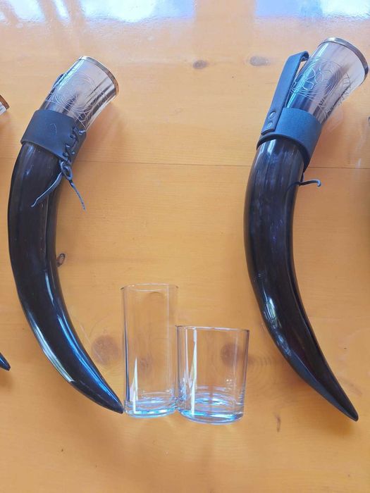 Викингски рог с кожен кобур, античен рог за пиене