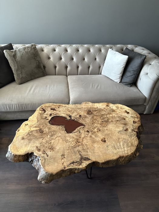 Холна маса от масив орех с епоксидна смола