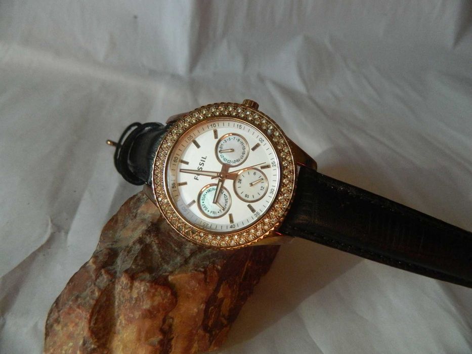 Ceas de dama FOSSIL multidate ,placaj auriu , otel, cod F1