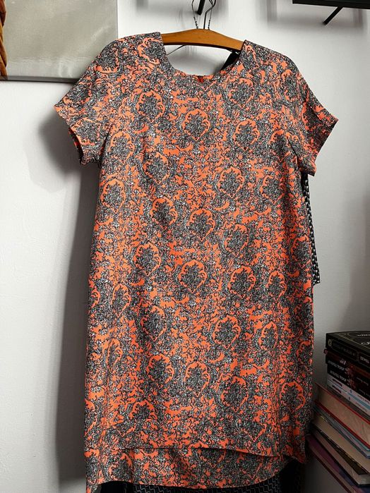 Rochie elegantă scurta corai / argintiu