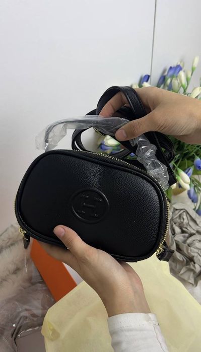 Ayollar sumkasi  Hermes karobka dakumentlar bor