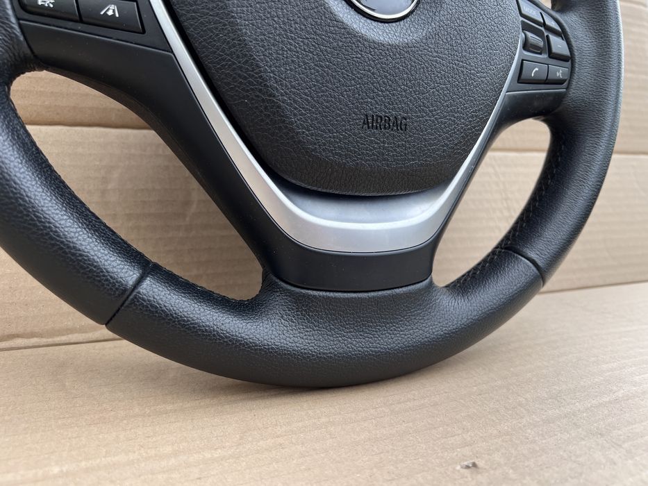 BMW F30/31/32 Волан с пера и всички копчета.
