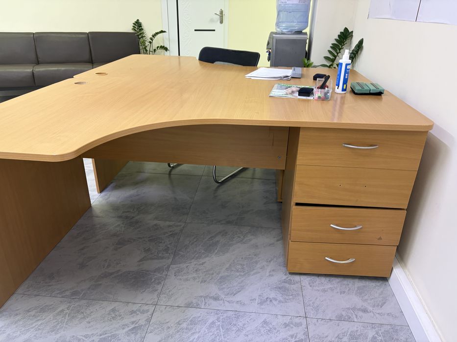 Продаю офисные комьпютерные столы