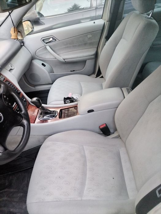 Продавам Mercedes C 270