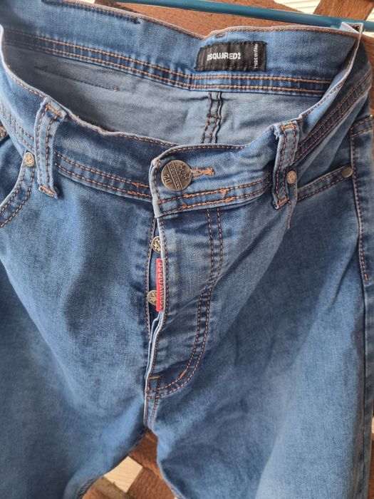 Blugi Dsquared2 bărbați – W34(EU 50-52)