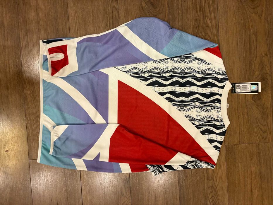 Ново оригинално тренировъчно горнище на Арсенал размер XL