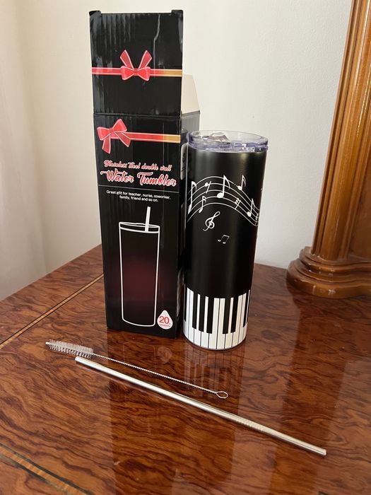 Термо чаша със сламка
За топли и студени напитки