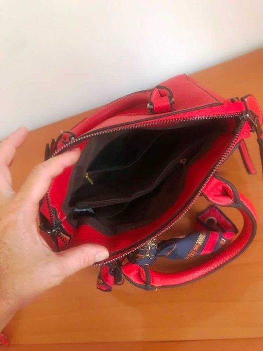 Дамска шикозна кожена чанта нова