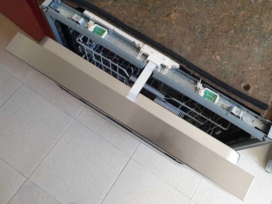 LED - Wi-Fi - Чернo Miele Auto Open Съдомиялна - Частично Вграждане