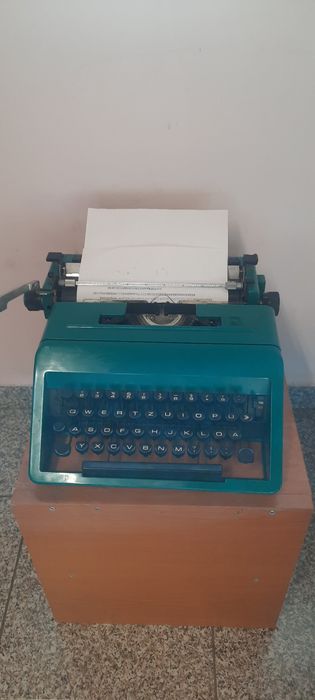 Mașină de scris Olivetti Studio 45