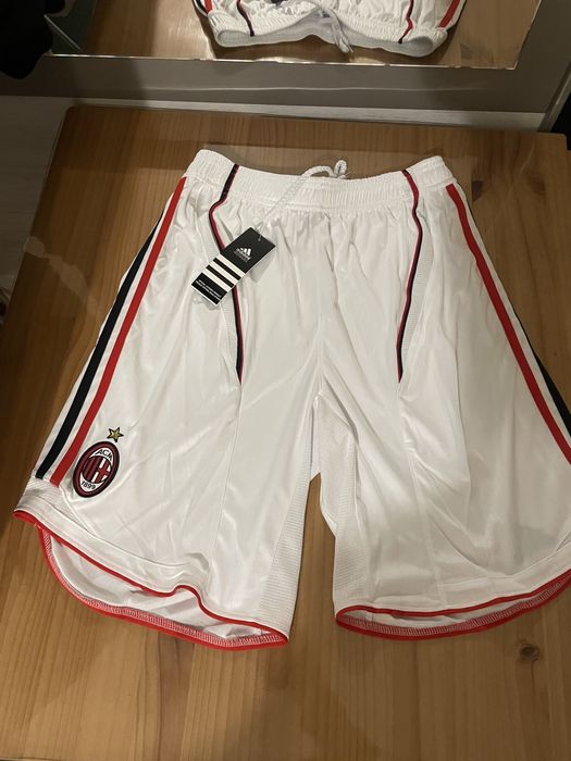 Мъжки къси панталони с етикет  Adidas AC Milan през сезона 2010/2011г.