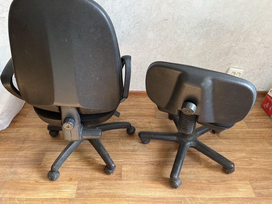 офисные кресла, цвет черный