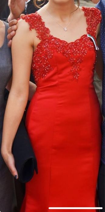 Бална червена рокля