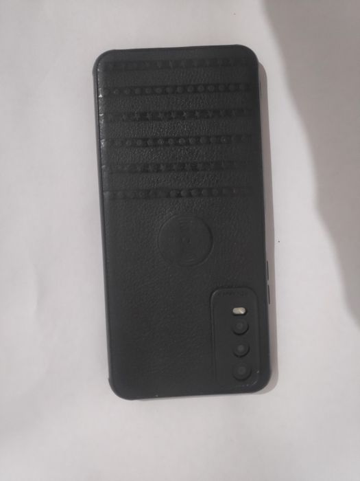 Vivo v2027 64GB хороший