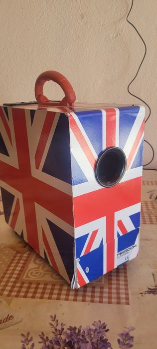 Vând boxă portabilă