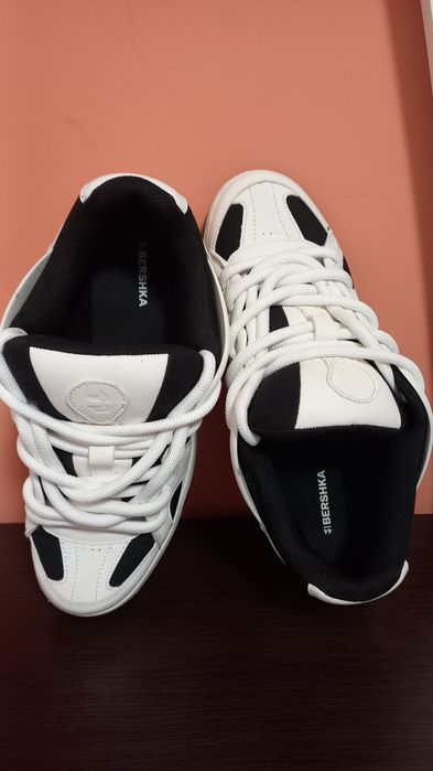 Маратонки Bershka в скейтър стил