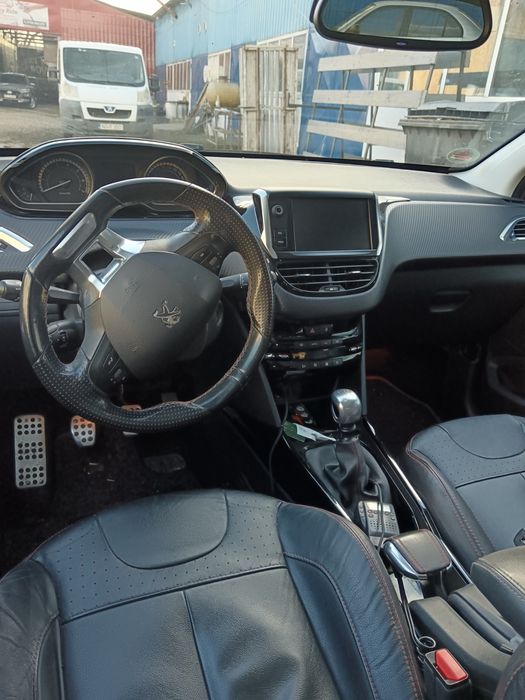 Peugeot 2008 GT LINE 1.2 PURETECH