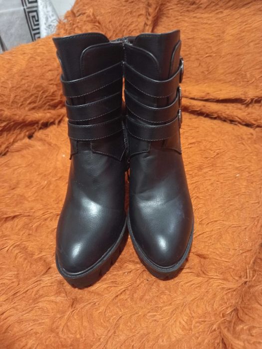 Дамски боти с висок ток