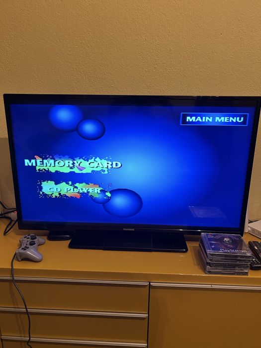Ретро Лот: PlayStation 1 (PS1) SCPH-7502 + 2 Джойстика + 7 Оригинални Игри