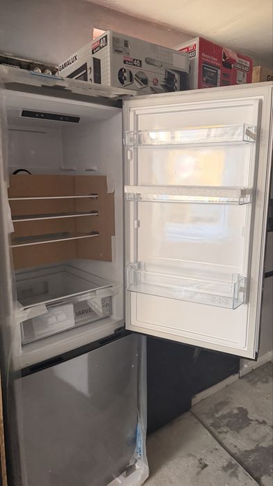 Хладилник с фризер BEKO B5RCNA345HXB2 301L | NO FROST | КЛАС D | INVERTER | HARVESTFRESH | 37 dB