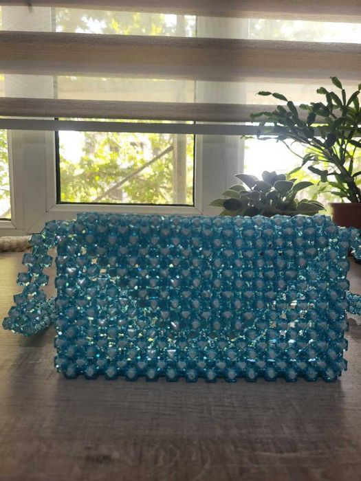 голубая сумочка из бисера