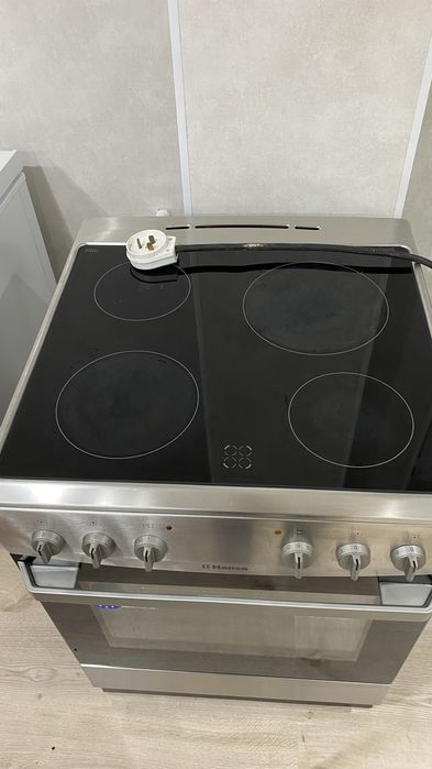 Кухонная плита Hansa. Торг есть.