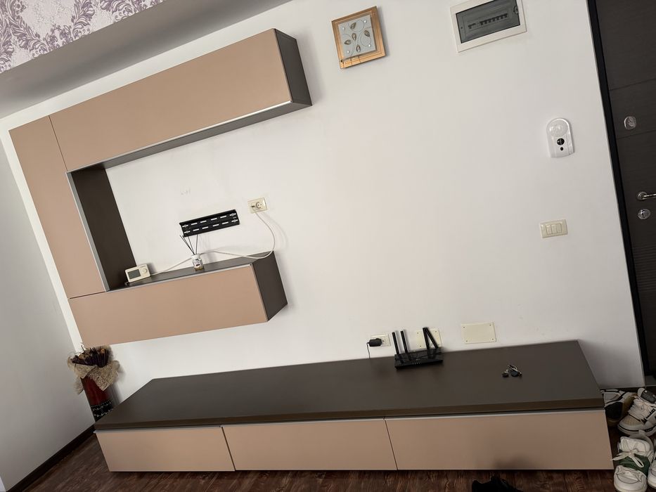 Mobilă living modernă suspendată + comodă TV