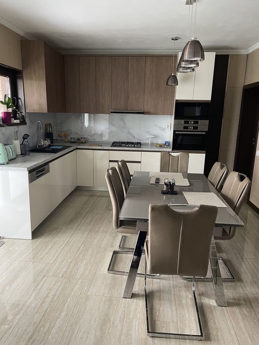 Vila de inchiriat 10 Camere 3 Bai Garaj 450mp util !!! Pt Business !!!