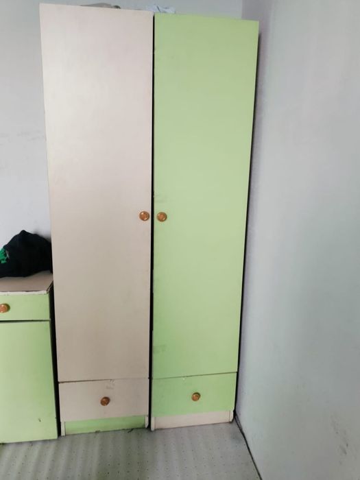 Детской шифонер и стол