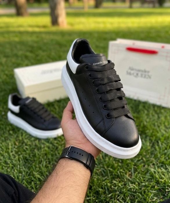 Adidasi Alexander Mcqueen Negru Alb - Full Box