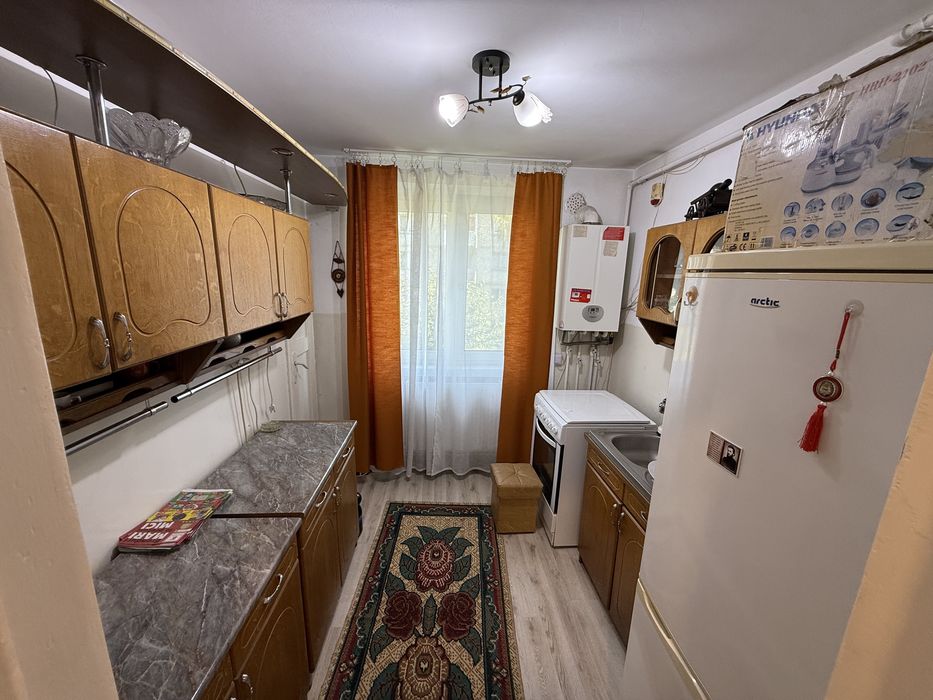 Vând apartamnet 2 camere in Petroșani situat pe St.Viitorul