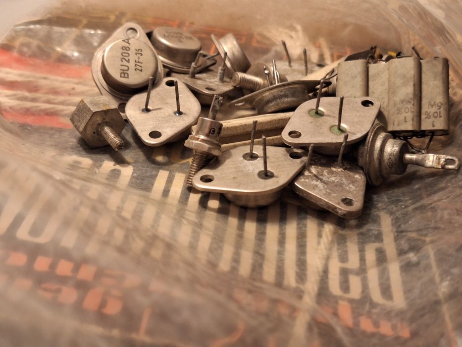 Vând piese electronice generație veche