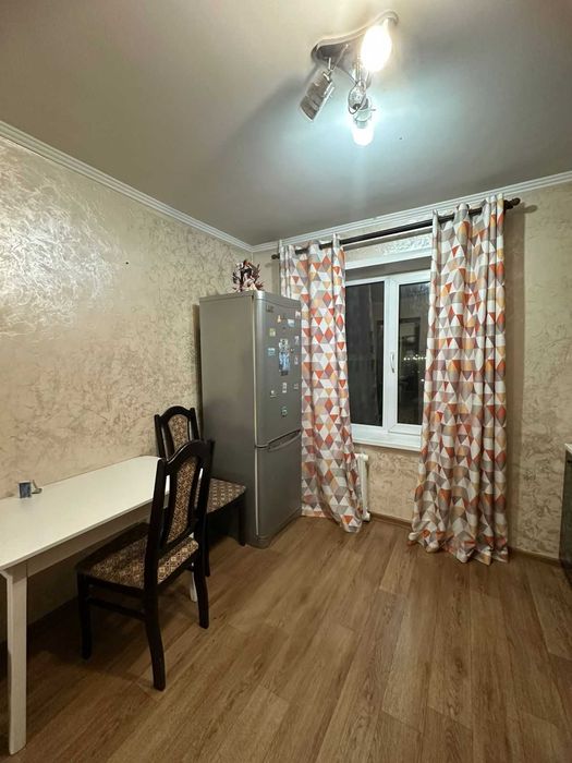 продам 2 комн квартиру