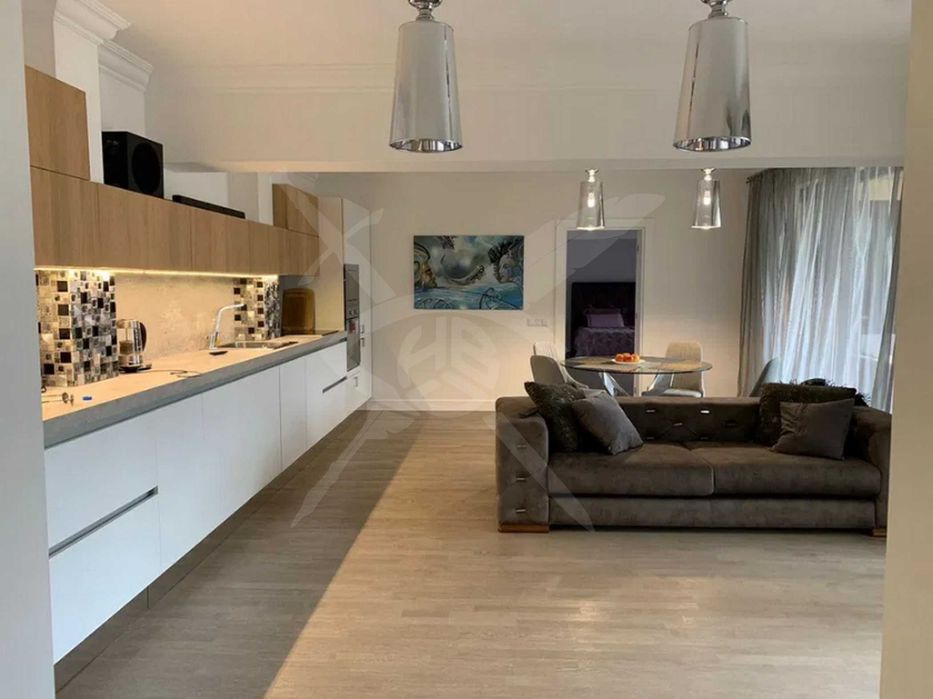 Продава се Тристаен апартамент в к.к. Златни пясъци - 160 кв.м за 1994 €/кв.м - Снимка #2