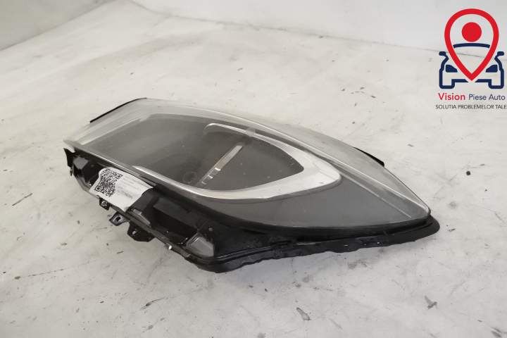 Оригинално ляво предно стъкло в добро състояние с интериор Мерцедес-Бе