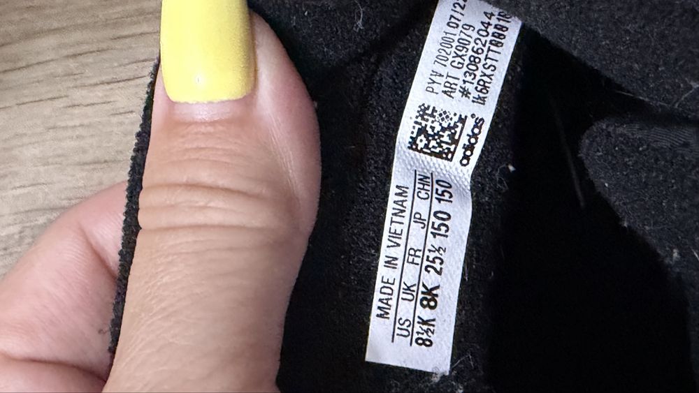 Продам ботинки Adidas