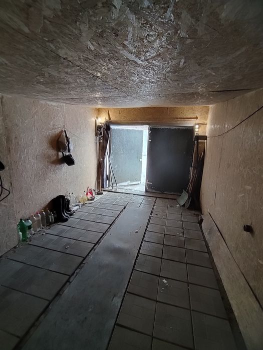 Продам гараж в центре.