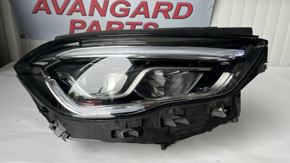 Ляв и десен фар Mercedes GLA w247 2019-