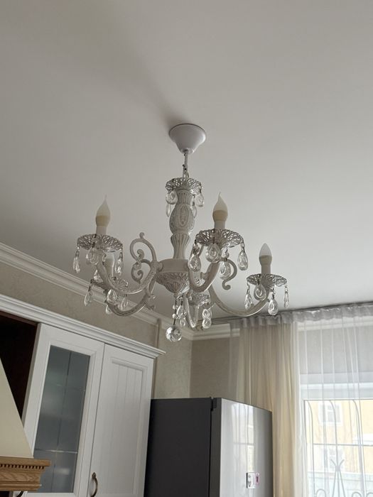 Продам люстру в отличном состоянии