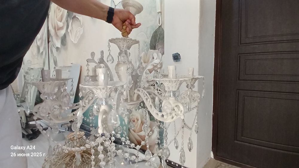 Продам люстру 8рожковая