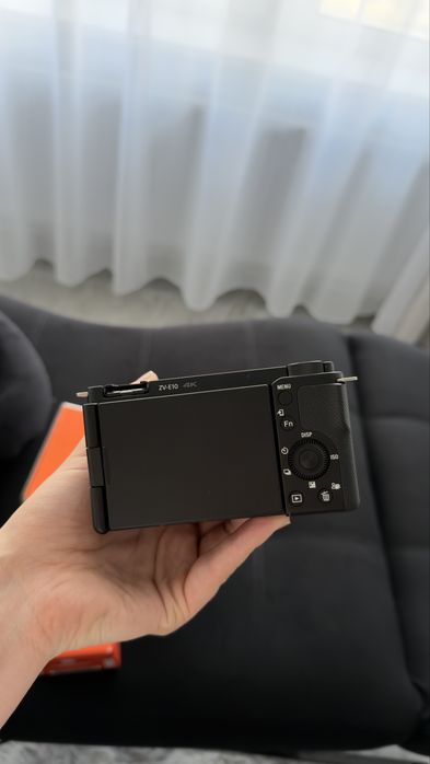 Продам фото/видеокамеру Sony zv-e10