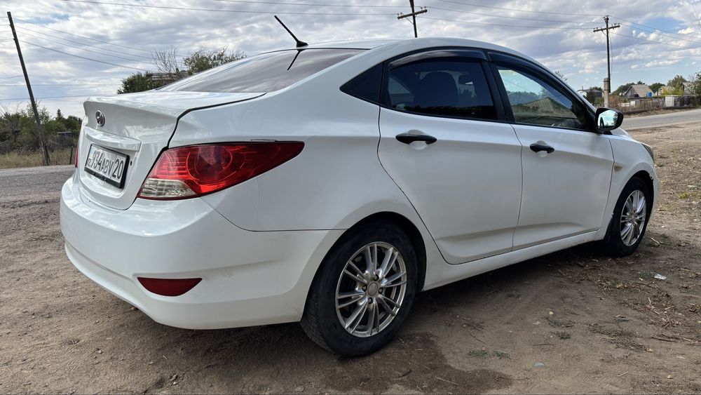 Hyundai accent 2013