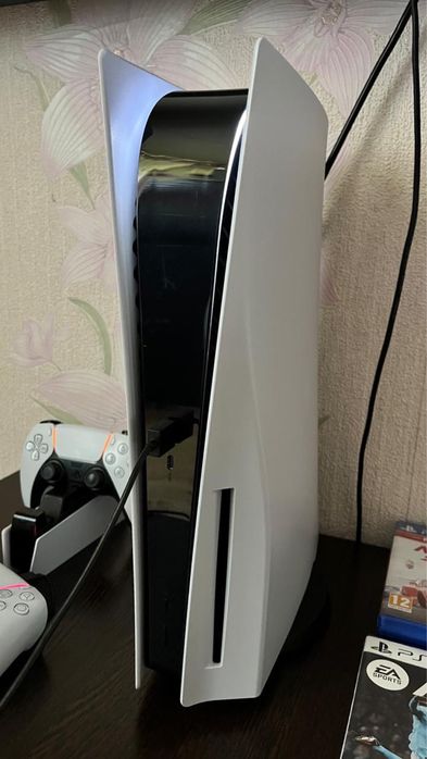 Продам PS5 в идеальном состоянии