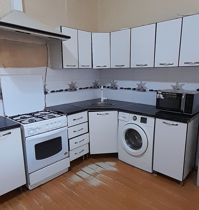 Oshxona mebeli sotiladi. Holati yaxshi.