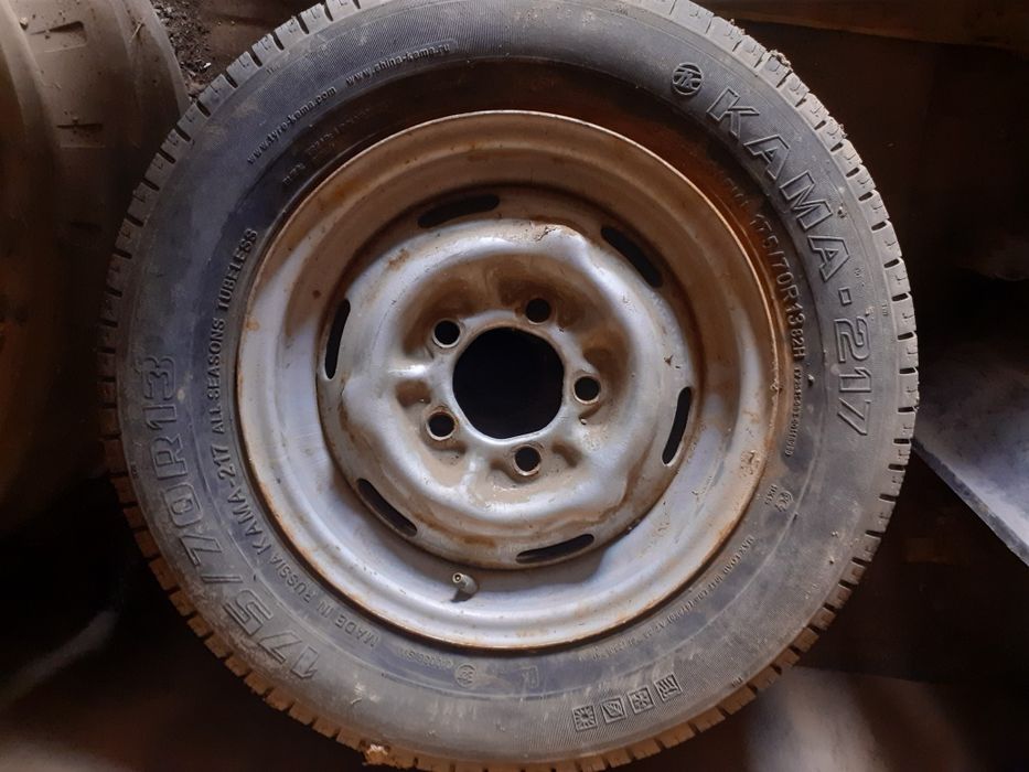 Продам комплект летних колес на 13