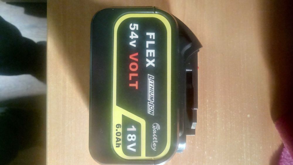 Продавам нова 54 V dewalt flex volt батерия